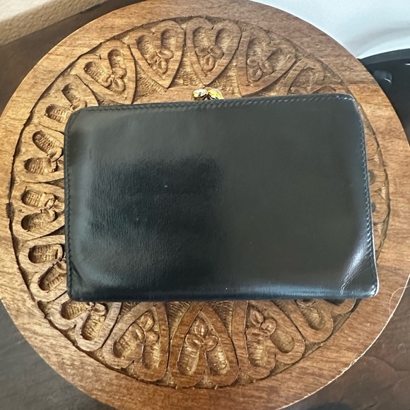 Gucci Horseshoe Black Leather Kiss Lock Wallet - Picture 9 of 12